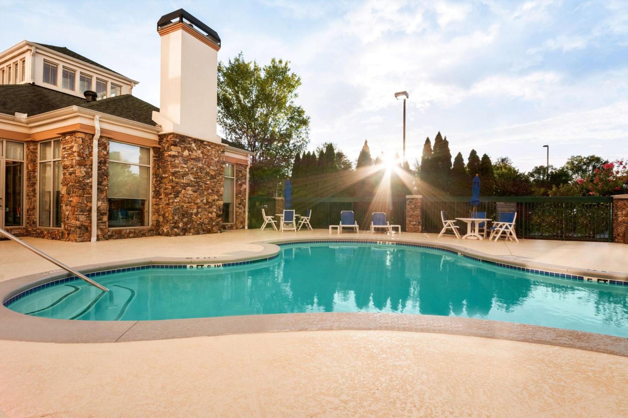 Hilton Garden Inn Atlanta Northpoint Альфаретта Экстерьер фото